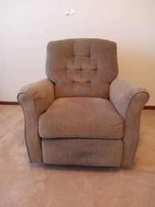 lot 58 image: Brown Recliner Chair