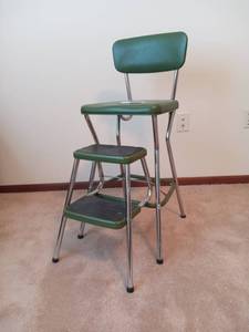 lot 64 image: Green Village Step Stool