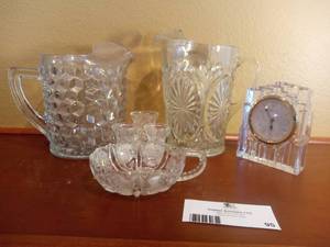 lot 95 image: Beautiful Crystal Decor Set