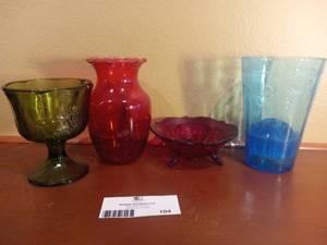 lot 104 image: Assorted Beautiful Colorful Glass Vases