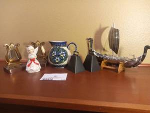 lot 111 image: Home Decor Set