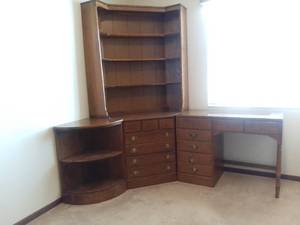 lot 20 image: Vintage 1980s Ethan Allan Complete Desk Set for Your Office or Study