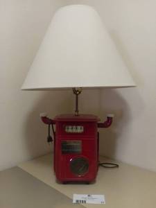 lot 27 image: Hand Made Vintage 25 American Meter Co. Lamp
