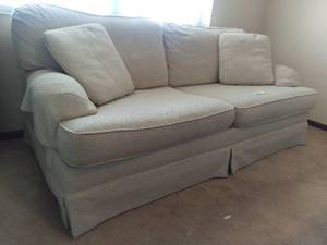 lot 14 image: 73 x 38 x 33 Grey Sleeper Couch