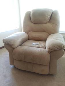 lot 46 image: Brown Recliner Chair