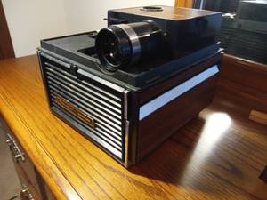 lot 78 image: Bell & Howell 991 Vintage Slide Projector Cube