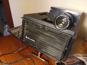 lot 79 image: Bell & Howell 991 Vintage Slide Projector Cube