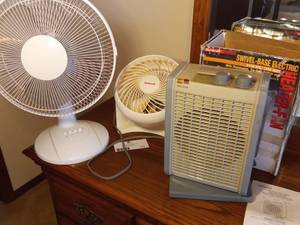 lot 114 image: Fan Set