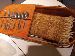 lot 122 image: Picnic Set
