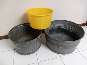 lot 123 image: Bucket Set