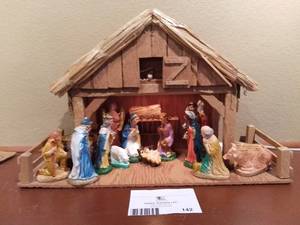 lot 142 image: Antique Vintage 1930s Custom Handmade Manger