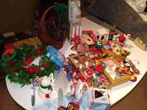 lot 150 image: Its Never Too Early For Christmas Beautiful Fun Christmas Decor