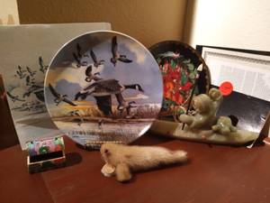 lot 175 image: Beautiful Collector Plates, Boxes and Trinkets