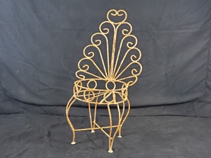 lot 17 image: New Recycled Metal Garden Art Chair Planter Holder  Plant Stand