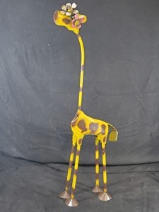 lot 20 image: New Large Recycled Metal Garden Art Giraffe with Flowers