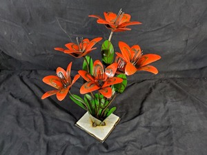 lot 26 image: New Recycled Metal Garden Art Flowers