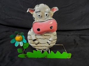 lot 31 image: New Recycled Metal Garden Art BobbleSpring Sheep