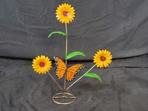 lot 35 image: New Recycled Metal Garden Art Sunflowers and Butterfly