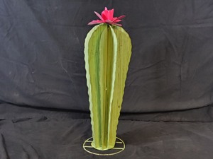 lot 40 image: New Large Recycled Metal Garden Art Flowering Cactus