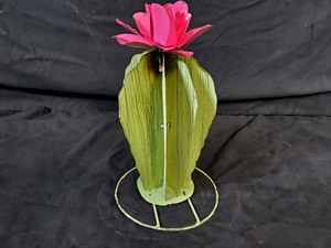 lot 42 image: New Small Recycled Metal Garden Art Flowering Cactus