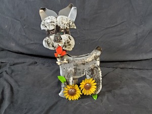 lot 43 image: New Recycled Metal Garden Art Dog with Sunflowers