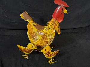 lot 58 image: New 3 Piece Recycled Metal Garden Art Chicken  Hen with Chicks Set