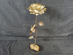 lot 60 image: New Recycled Metal Garden Art Flower and Hummingbird on Rock