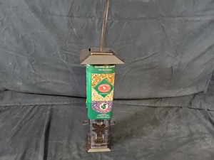lot 88 image: New Perky Pet Squirrel Be Gone Wild Bird Feeder