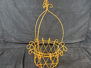 lot 90 image: New Recycled Metal Shabby Chic Hanging Basket