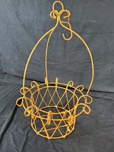 lot 91 image: New Recycled Metal Shabby Chic Hanging Basket