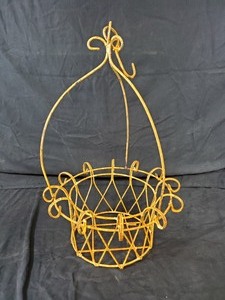 lot 92 image: New Recycled Metal Shabby Chic Hanging Basket