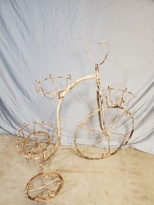 lot 3 image: New Recycled Metal Garden Art Trike Bike Planter