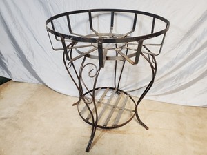 lot 9 image: New Large Metal Plant Stand  Garden Decoration