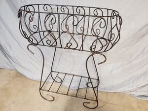 lot 5 image: New Welded Metal Plant Stand