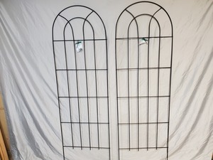 lot 8 image: 2 New Metal Garden Trellis
