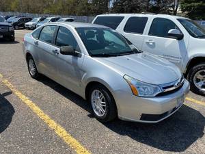 lot 9 image: 2011 Ford Focus SE