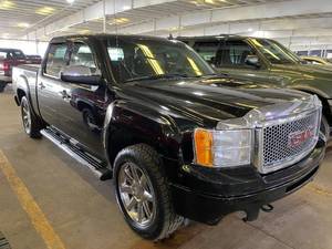lot 11 image: 2010 GMC Sierra 1500 Denali AWD Crew Cab