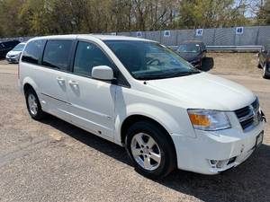 lot 13 image: 2008 Dodge Grand Caravan SXT