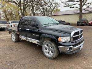 lot 24 image: 2005 Dodge Ram 1500 Flat Bed 4x4