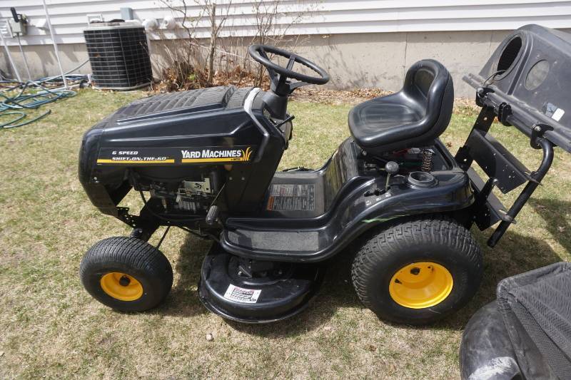 Mtd yard machine riding lawn online mower