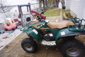 lot 3 image: 1995 Polaris 300 4 x 4 ATV