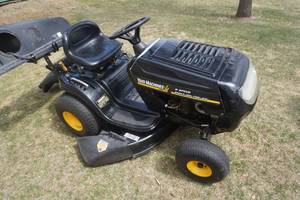 lot 4 image: MTD Yard Machines Riding Lawn Mower Garden Tractor With Rear Bagger Attachment