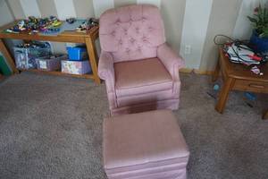 lot 9 image: Set of 2  -  Lazy Boy Lazy Rocker Fabric Swivel Rocking Chairs With Ottoman