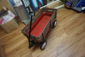 lot 39 image: Vintage Radio Flyer Red Wagon