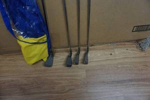 lot 42 image: Spaulding Irons Set With Bag