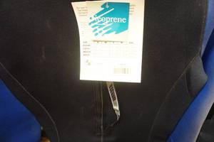 lot 83 image: Stearns Brand Adult Size Wet Suit