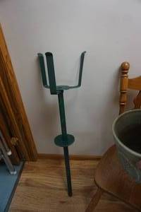 lot 106 image: Grave Side Floral Arrangement Display Stand With Ceramic Pot