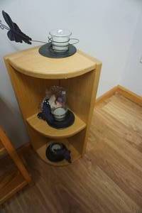 lot 116 image: 2  - Wood Wall Mount Decorative Shelves