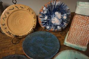 lot 121 image: Assorted GlassCeramic Decorative Plates and Vase