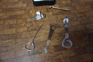 lot 122 image: Heuck USA Brand Vintage Church Key Openers With View Point Brand Watch